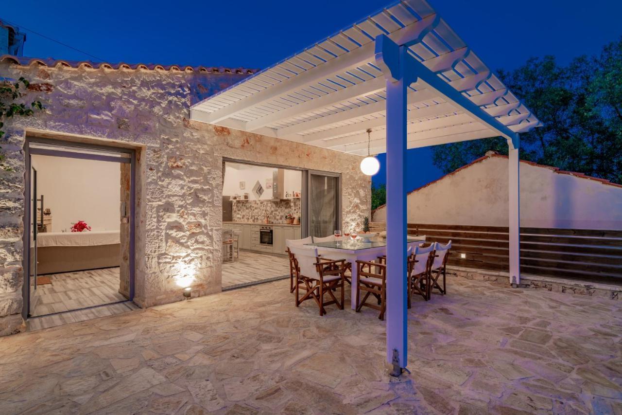 Villa Daniela - Private Pool And Serene Location, By Zantewize Koríthion Exterior photo
